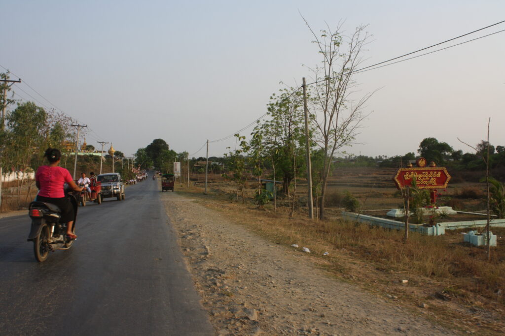 တောင်ကုတ်မှ တပ်မိသားစုဝင်များအား ပြည်မသို့ပို့၊ လက်ရှိတွင် ပစ်ခတ်သံများကြောင့် မြို့ခံများ စိုးရိမ်နေ